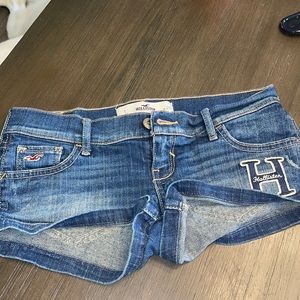 HOLLISTER JEAN SHORTS SIZE 1 W 25